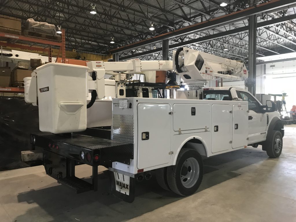 Ford F550 4x2 Terex LT40 - With 1Rear axle capacity: 13,660 lb